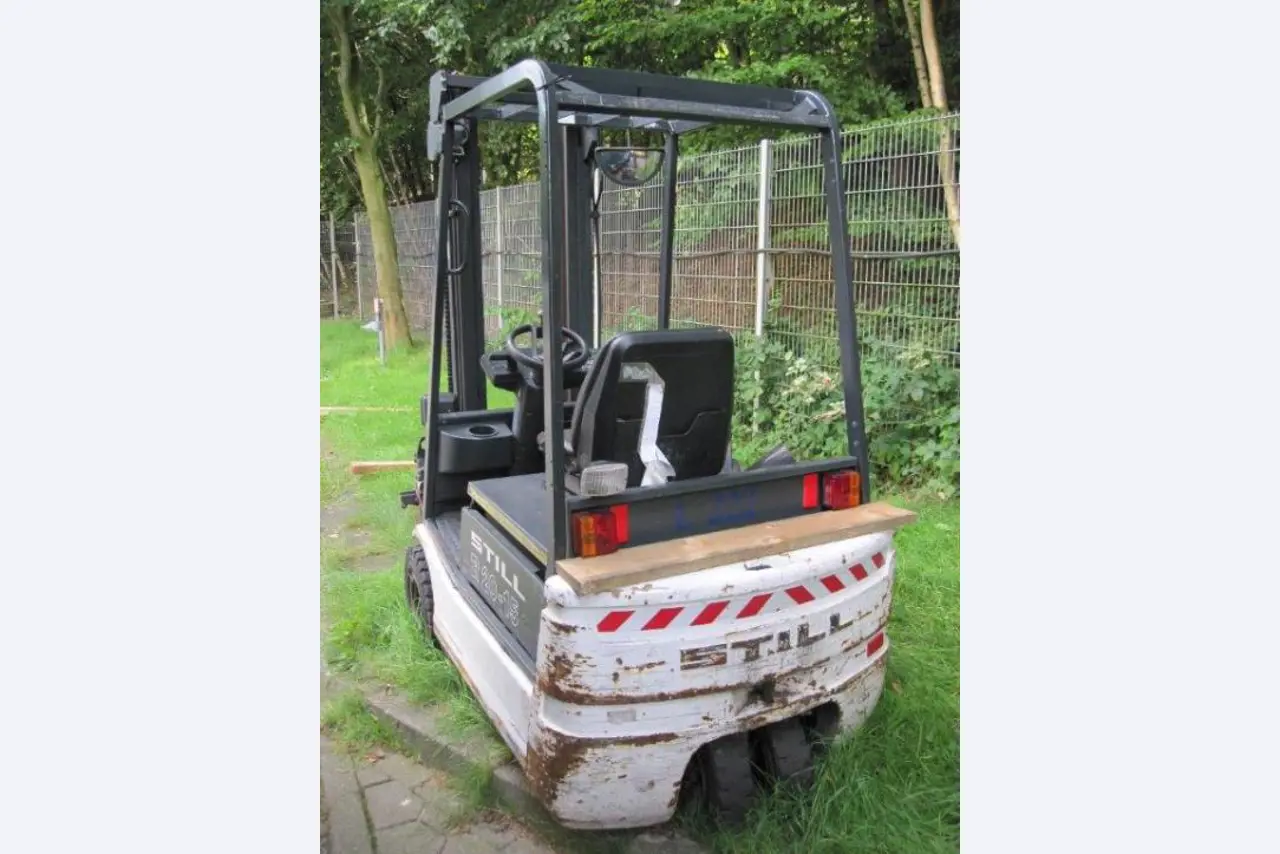 Gepflegte Flurförderfahrzeuge-3